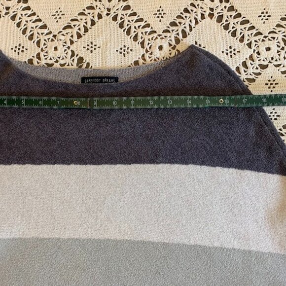 Barefoot Dreams Ultra Lite Grey Striped Poncho - One Size - So Soft!! - Picture 4 of 9